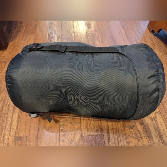 Mountain Equipment Company Fledgling light mummy style sleeping bag, HV,… - Picture 11 of 12